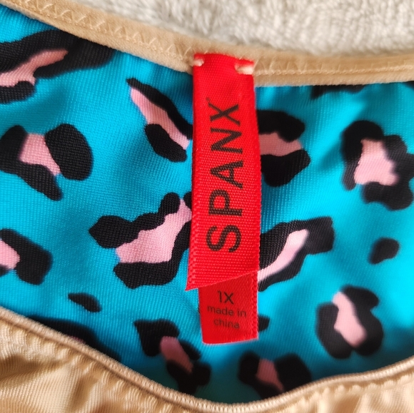 SPANX Slimplicity Slimming Essentials Scoopneck Camisole - Picture 3 of 3